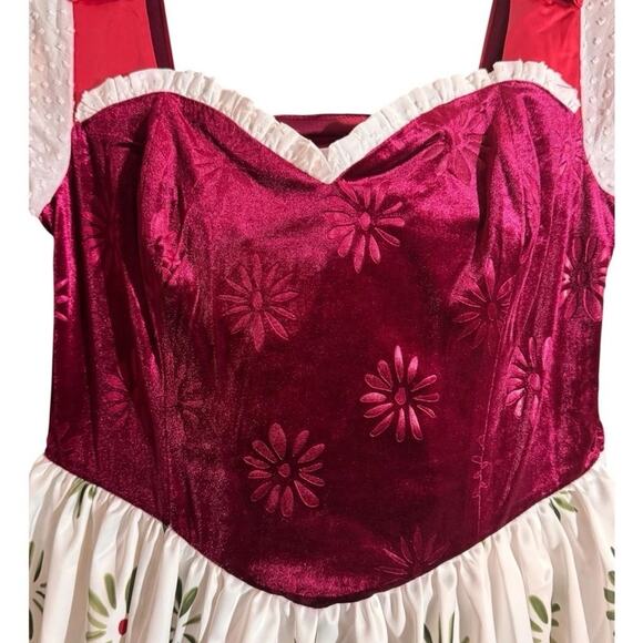 NWT Disney Shop Haunted Mansion Tightrope Walker Cape & Dress - Picture 10 of 14